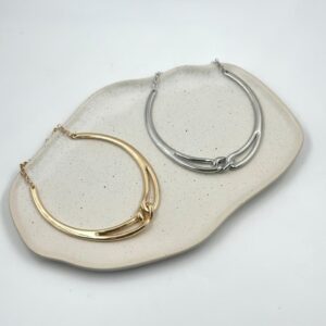 Colar de aro liso com nó