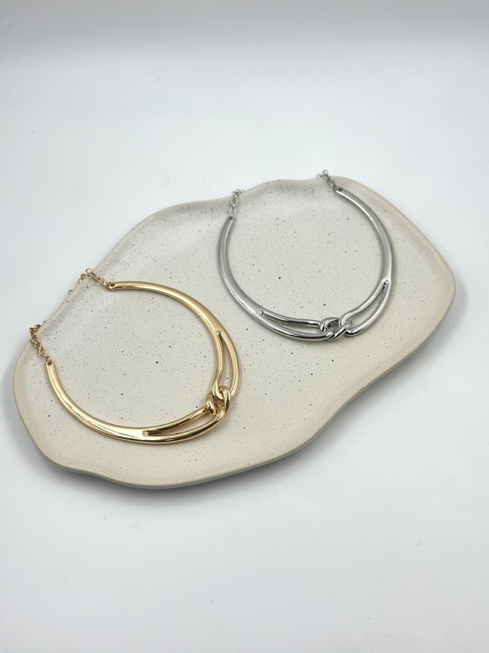 Colar de aro liso com nó