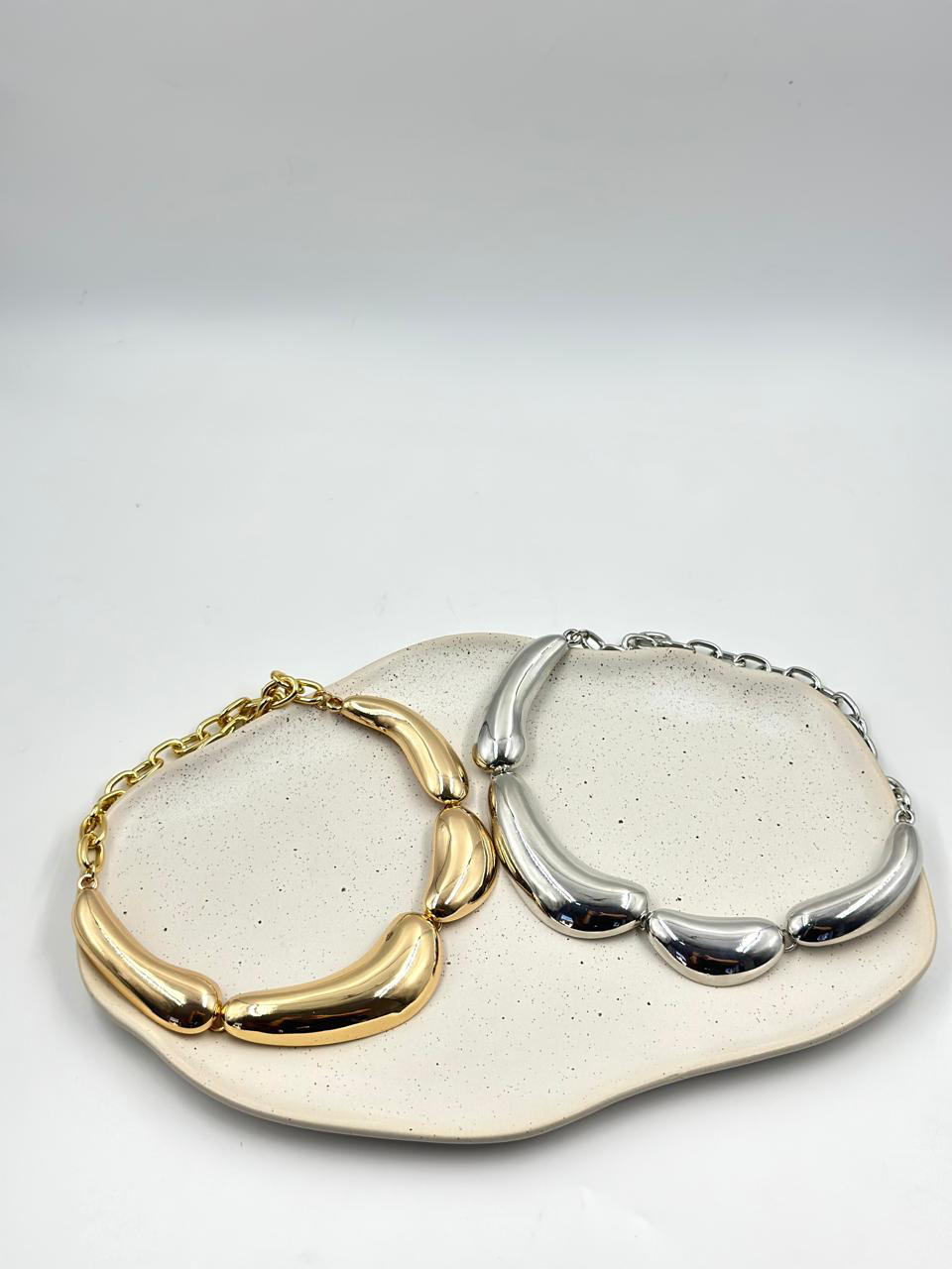 Colar de aro com gotas alongadas