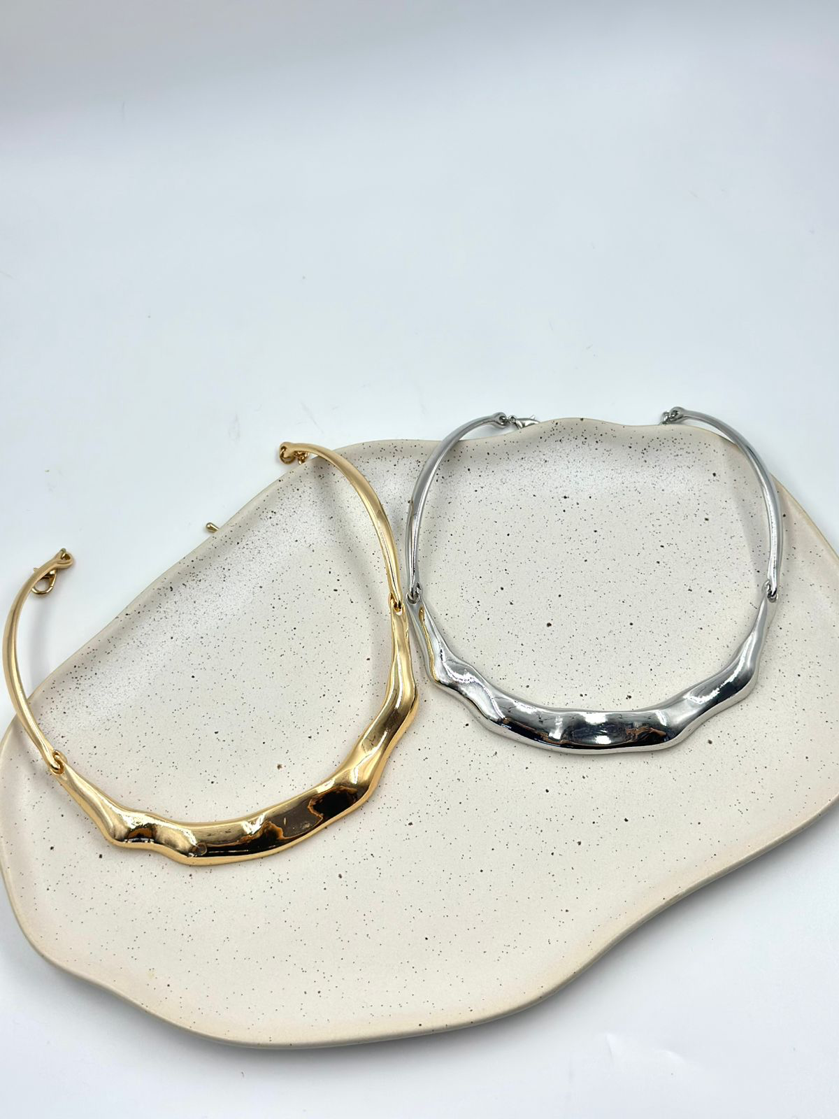 Colar de aro ondulado