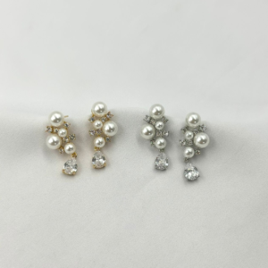 Brinco em formato de pérolas e luz