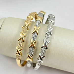 Bracelete cravejado em X