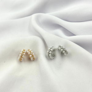 Brinco argola mini pérolas