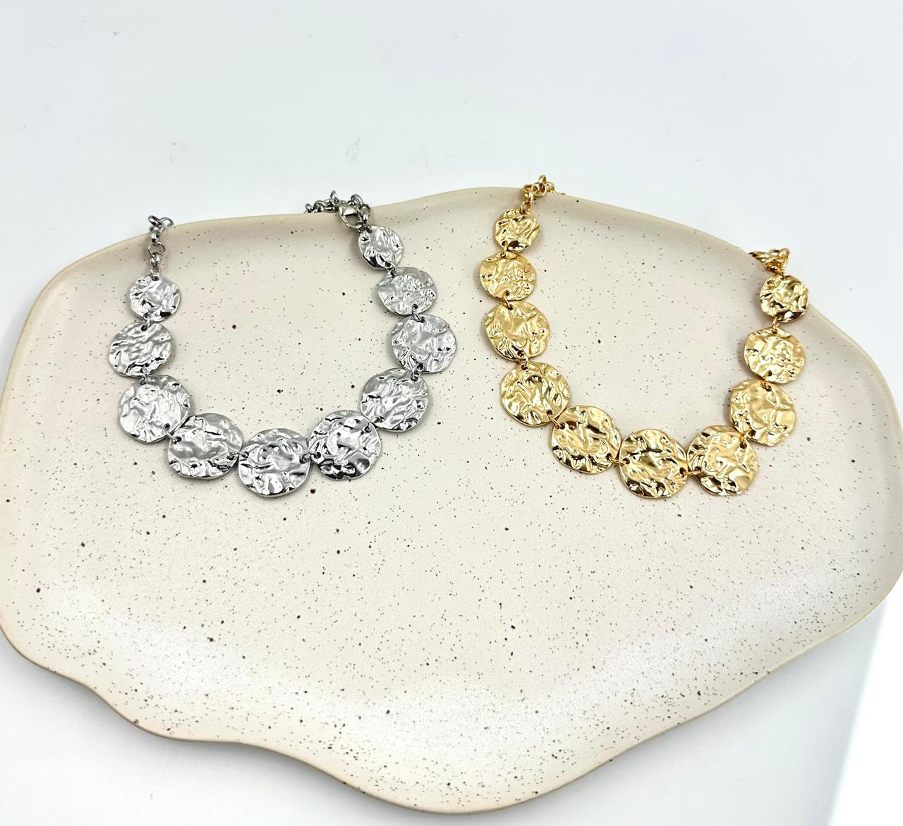 Colar com medalhas orgânicas