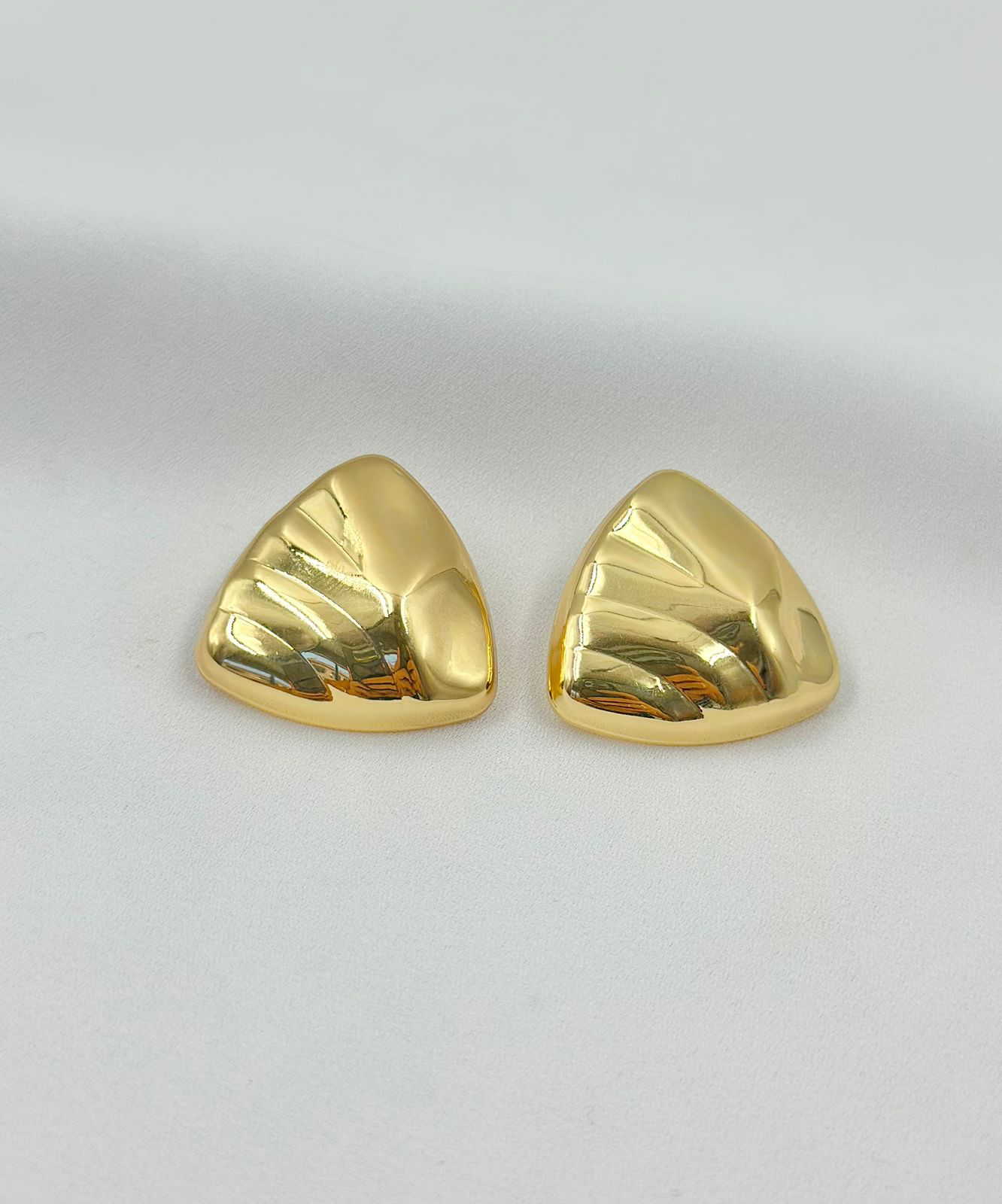 Brinco Orgânico Formato Triangular Texturizado