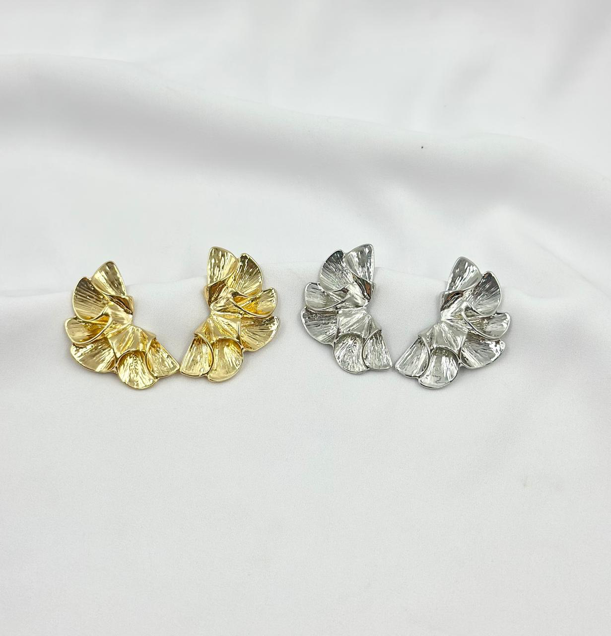 Brinco em formato de leque