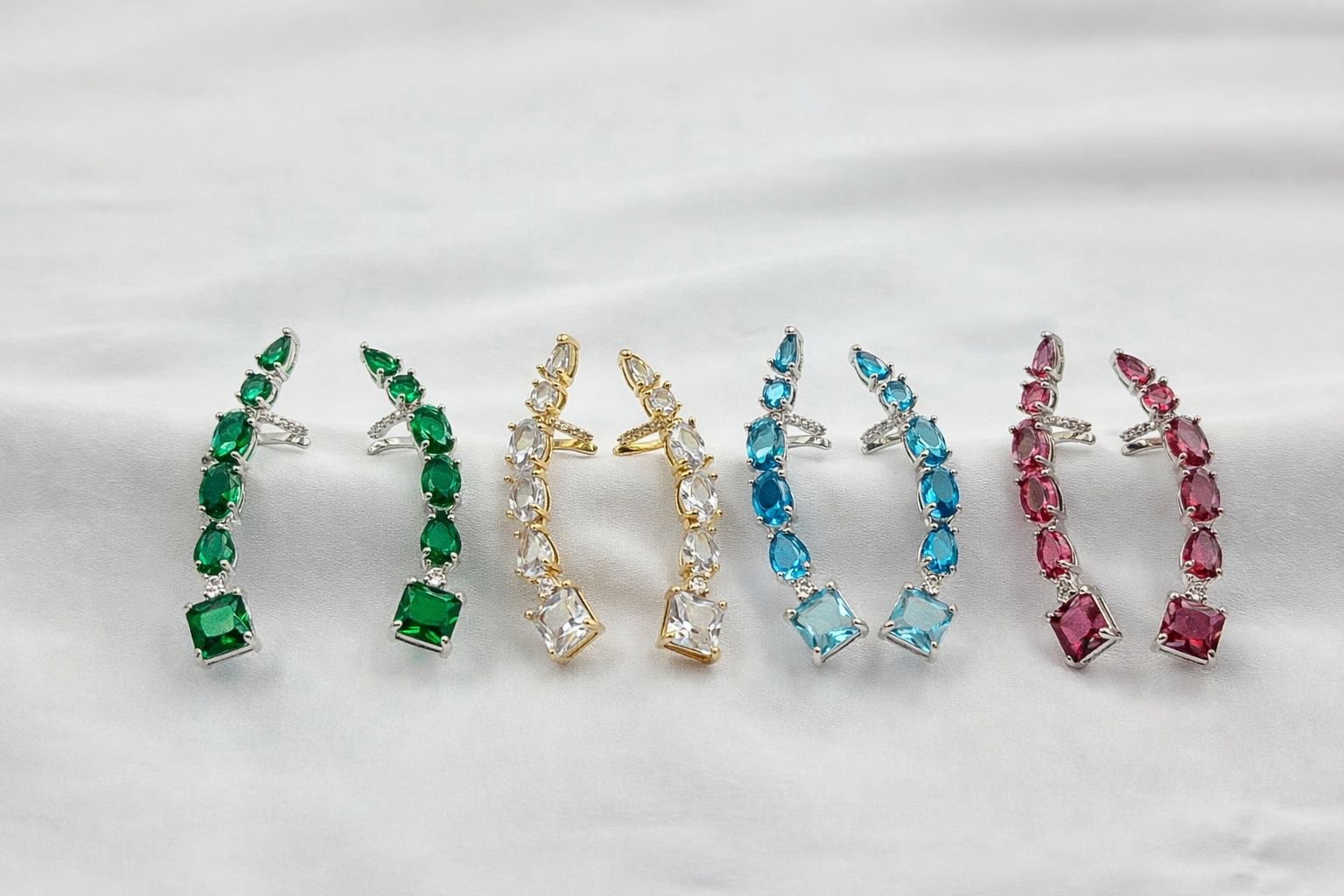 Brinco Ear Cuff com Seis Cristais