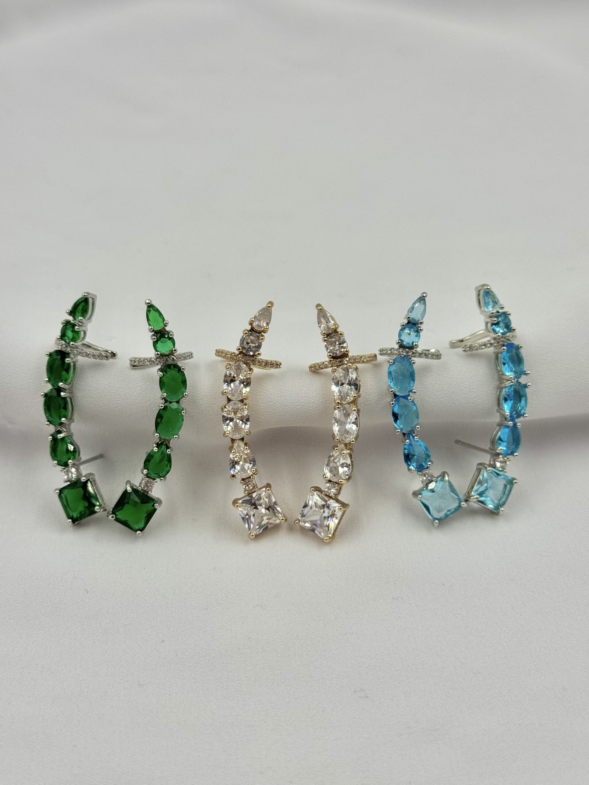 Brinco Ear Cuff com Seis Cristais