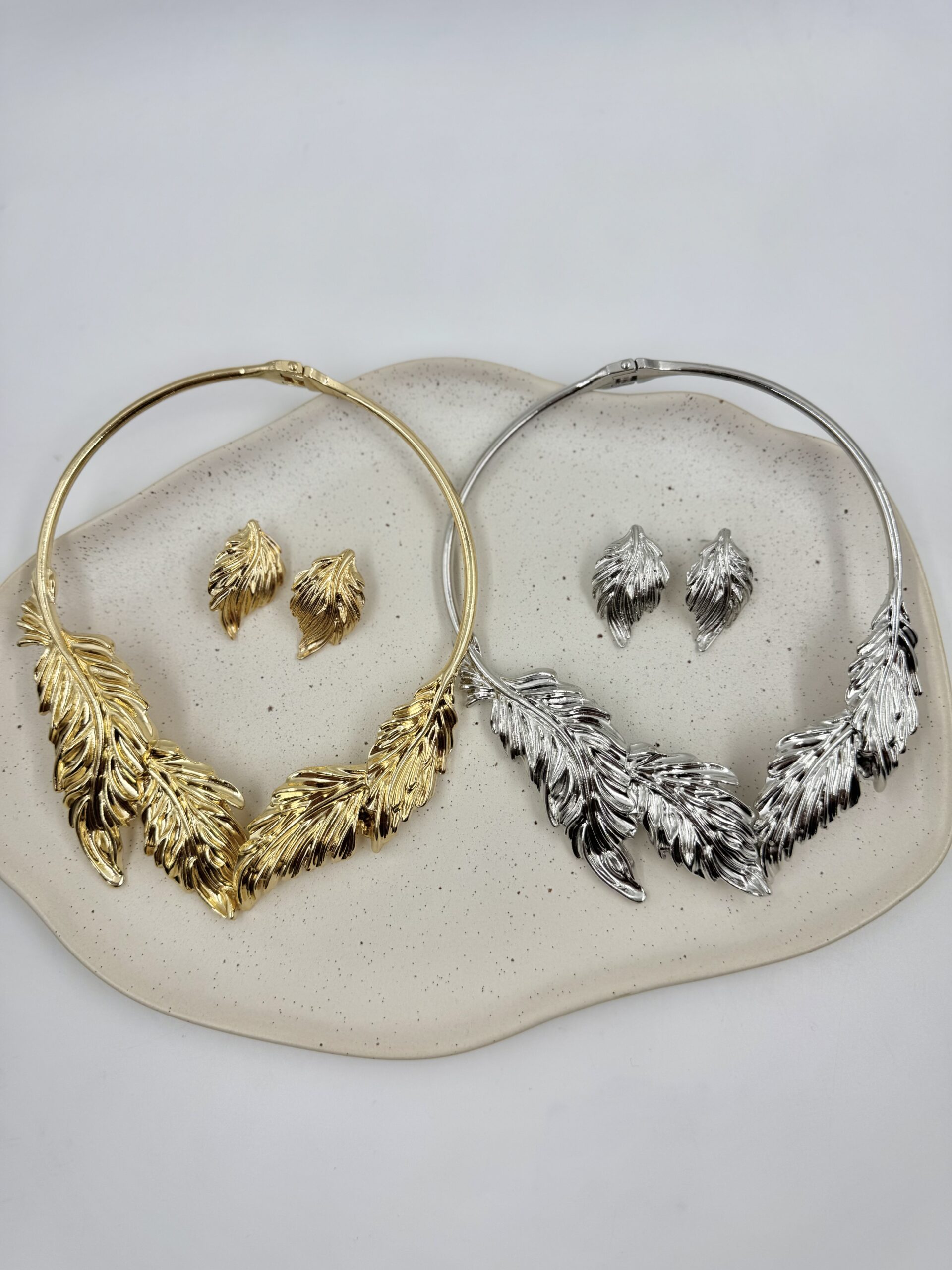 Conjunto Brinco Com Colar De Aro Com Folhas Texturizadas