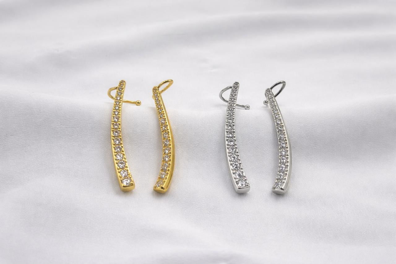 Brinco Ear Cuff Cravejado