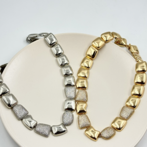 Colar Com Placas Cravejadas E Lisas