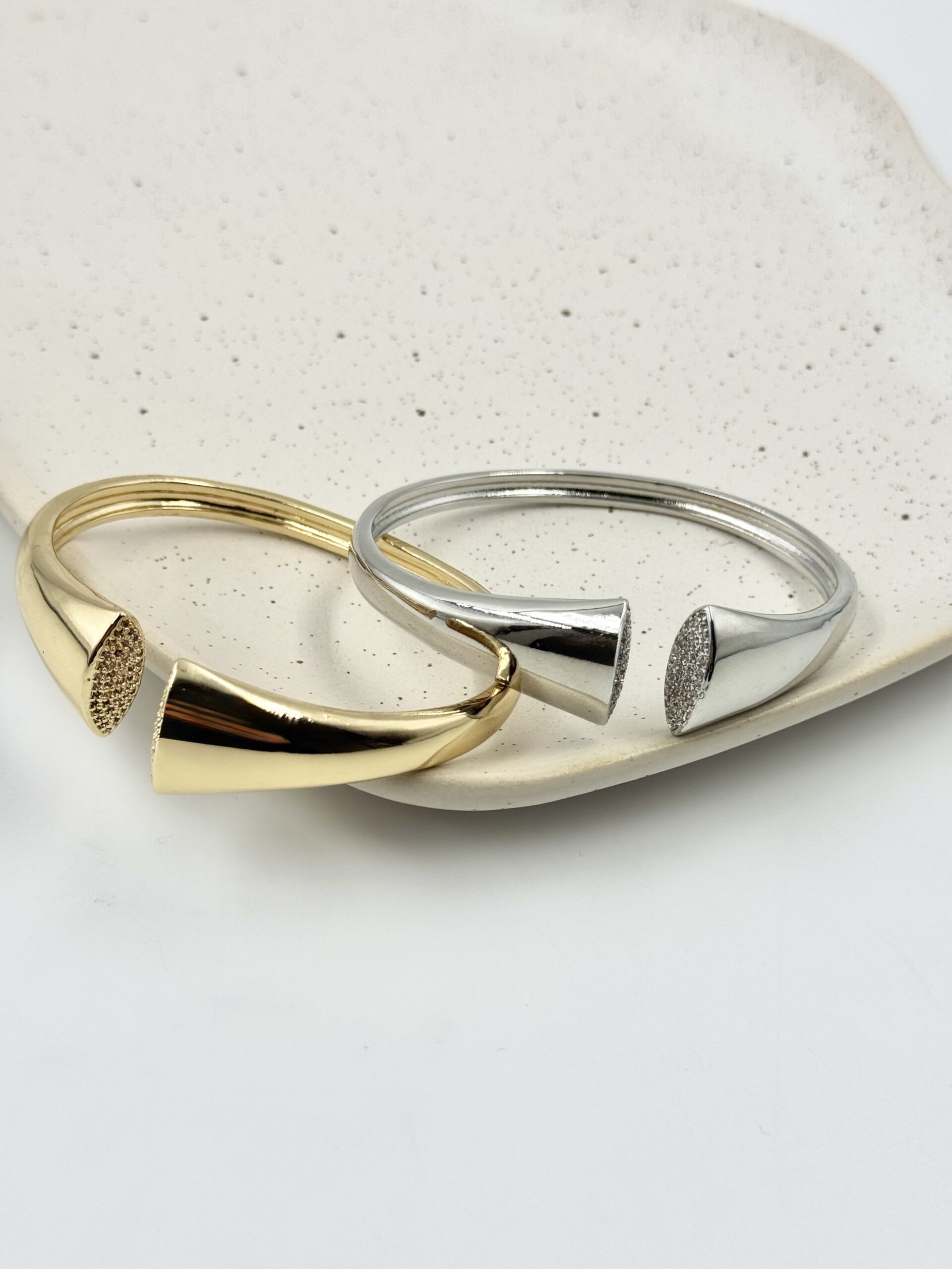 Bracelete Liso Com Pedraria