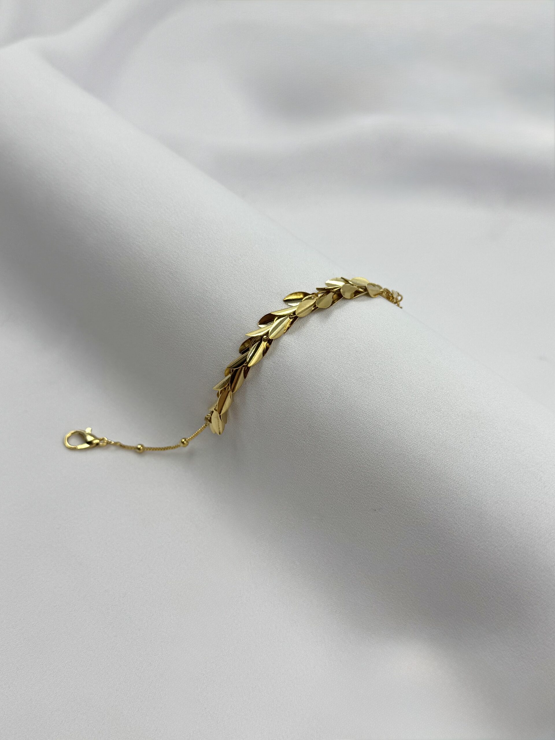 Pulseira Pingente Com Formato De Folhas