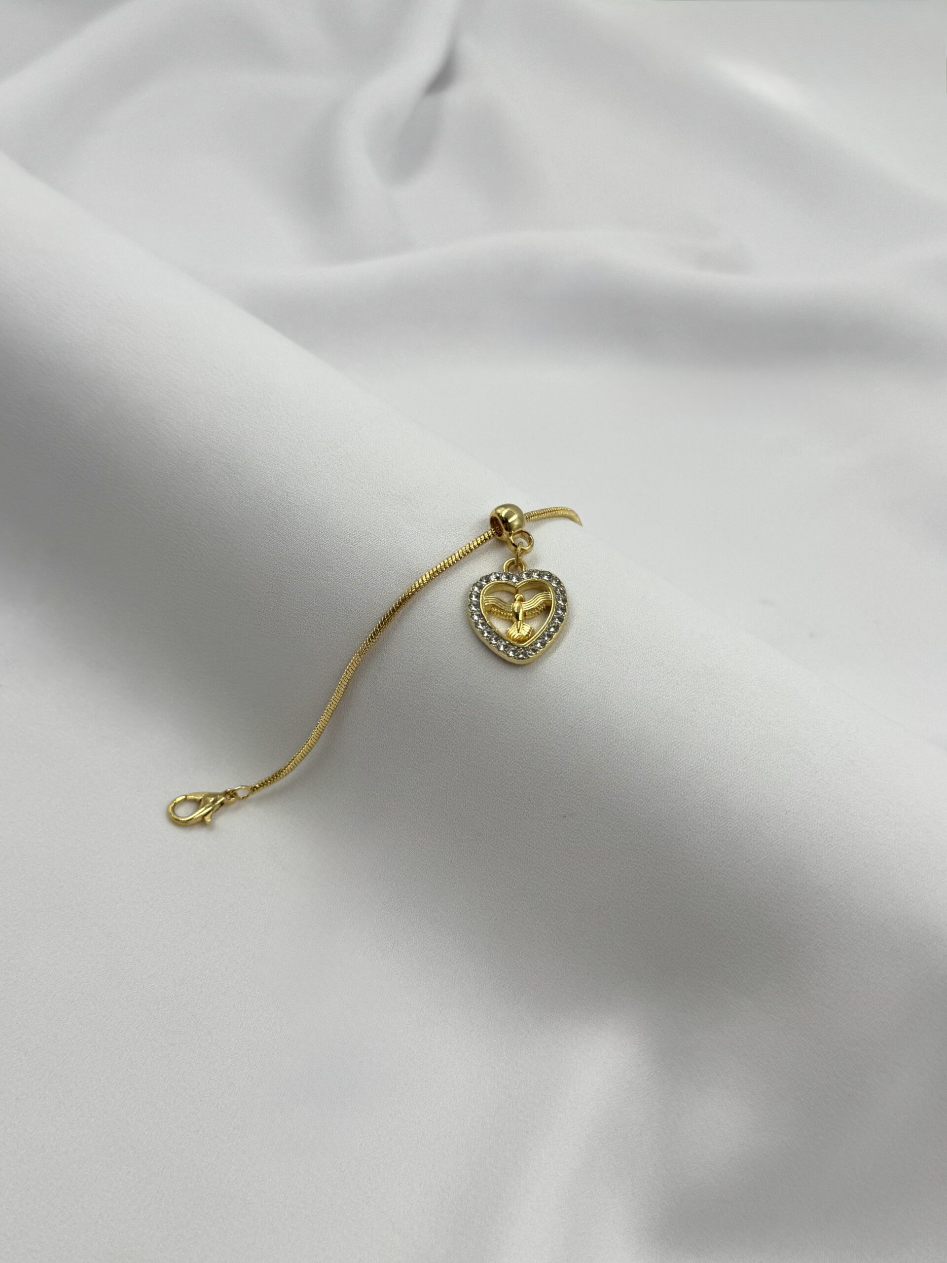 Pulseira Com Pingente De  Coração Do Divino Espírito Santo