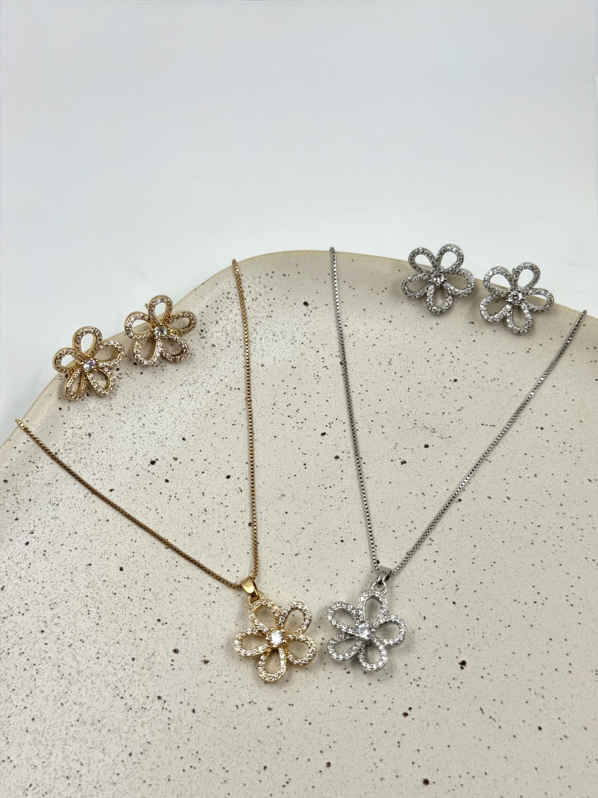 Conjunto Flor Cravejado