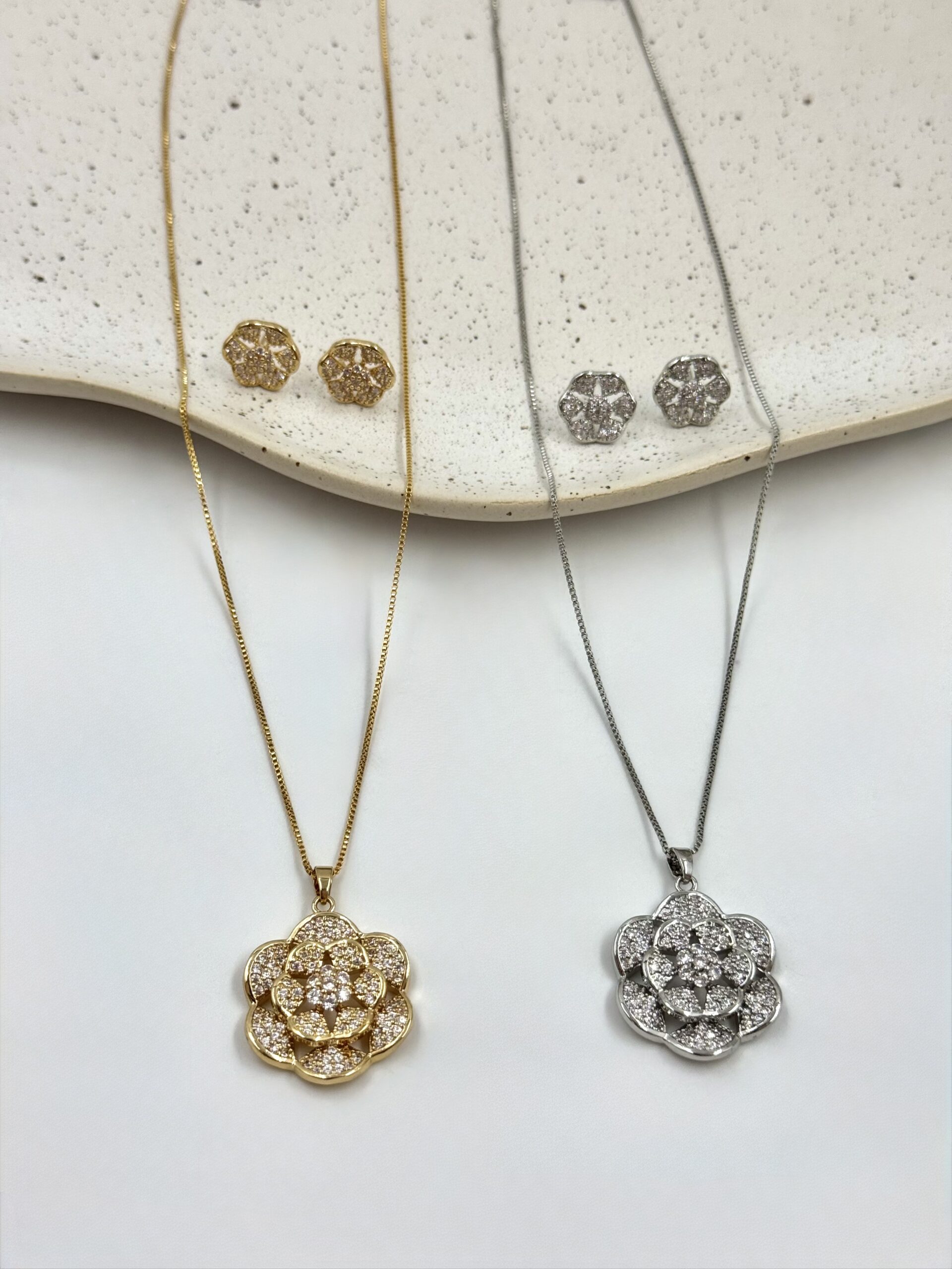 Conjunto Flor Cravejado
