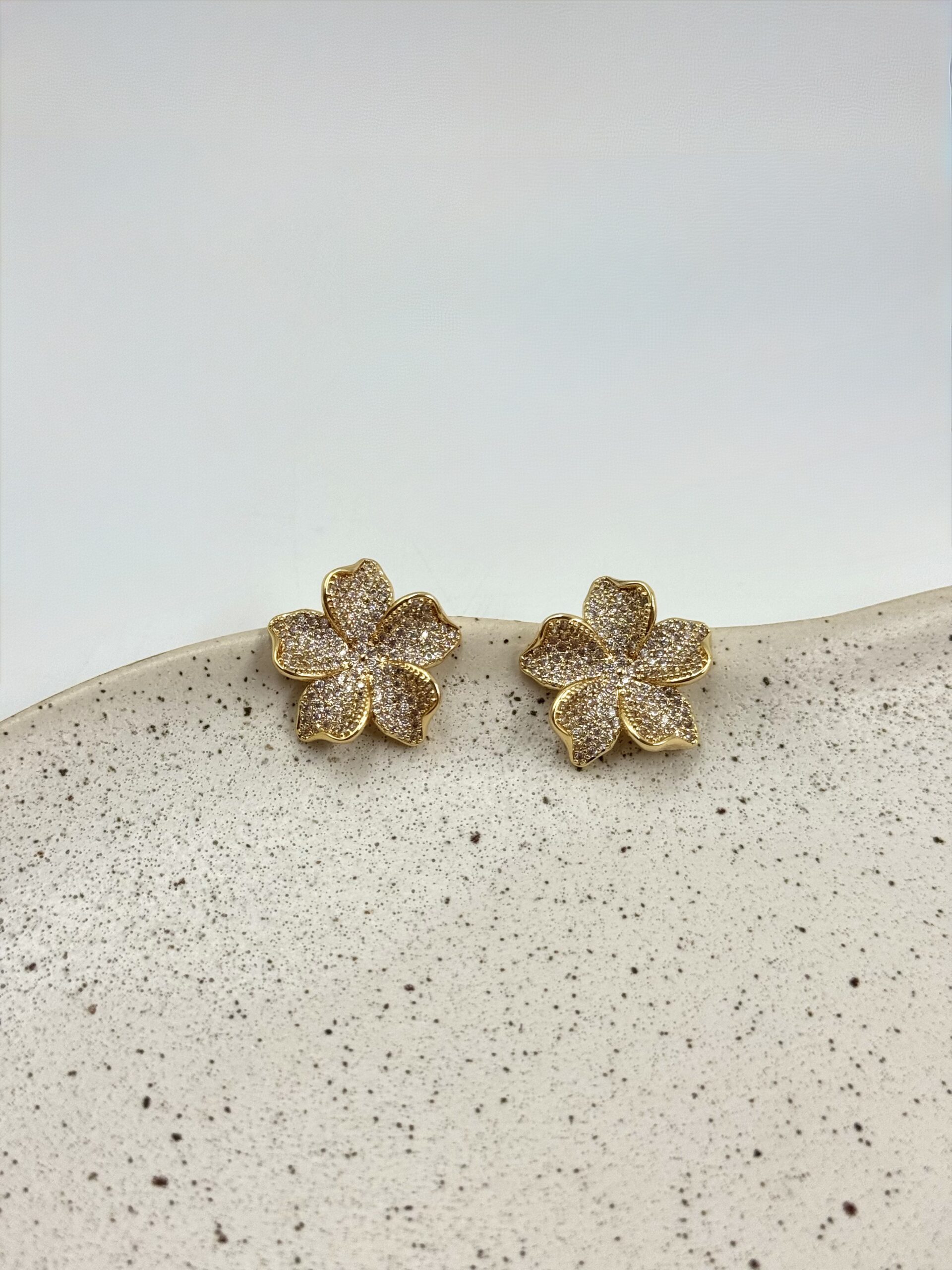 Brinco Flor Cravejada